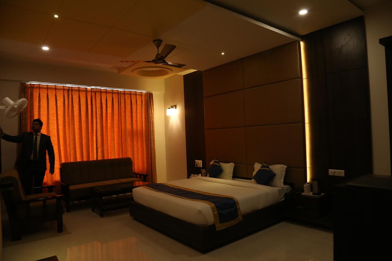 Hotel Golden Fortune Azamgarh Bagian luar foto