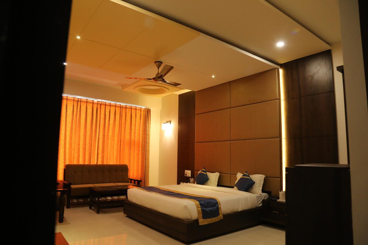 Hotel Golden Fortune Azamgarh Bagian luar foto