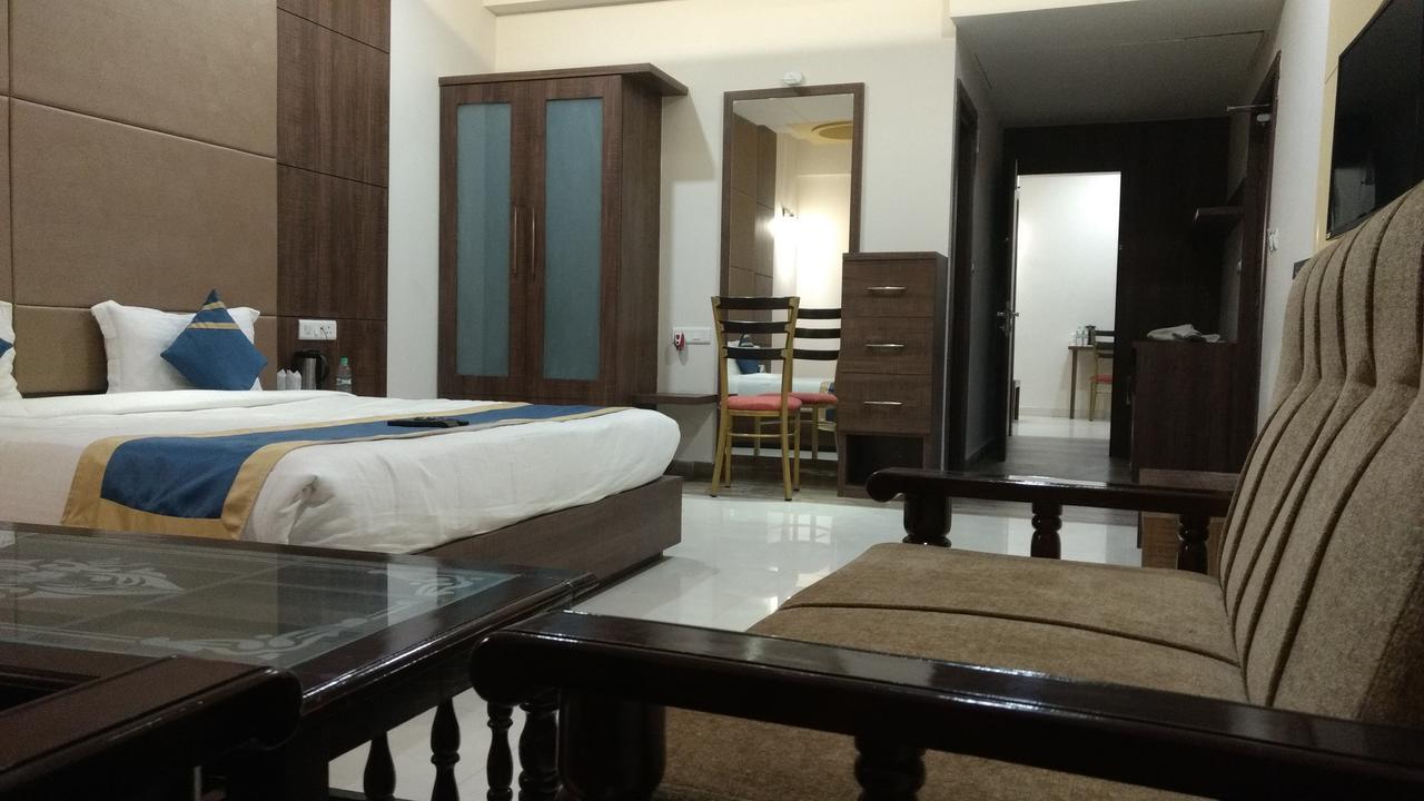 Hotel Golden Fortune Azamgarh Bagian luar foto